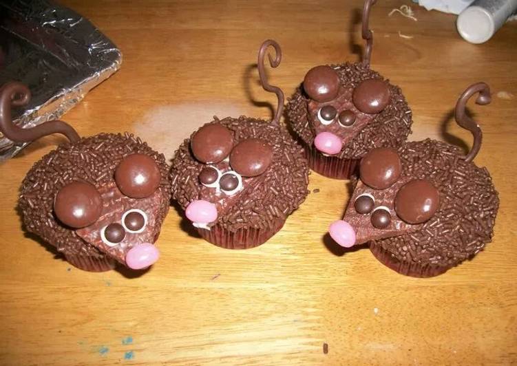 Mouse Invasion Cupcakes