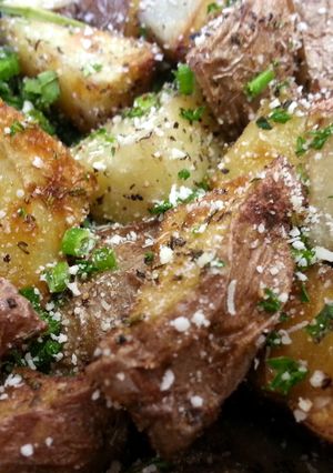 A picture of Parm & Herb Roast Potatoes.