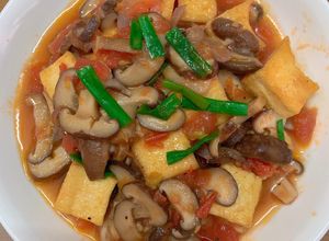 Hình của món Đậu hũ sốt nấm cà chua.