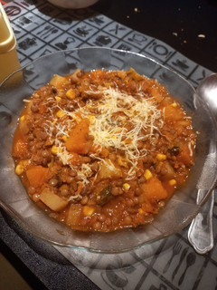 Una foto de Guiso de lentejas vegano / vegetariano