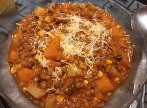Una foto de Guiso de lentejas vegano / vegetariano