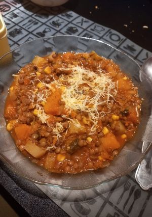 Una foto de Guiso de lentejas vegano / vegetariano
