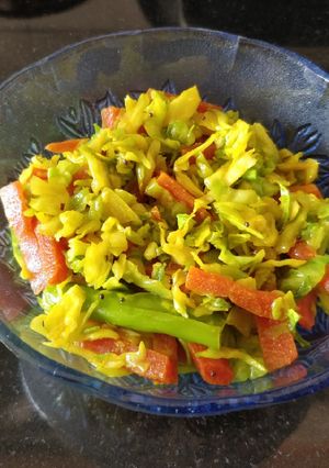 કોબી નો સંભારો(Cabbage Sambharo Recipe in Gujarati) રેસીપી મુખ્ય ફોટો