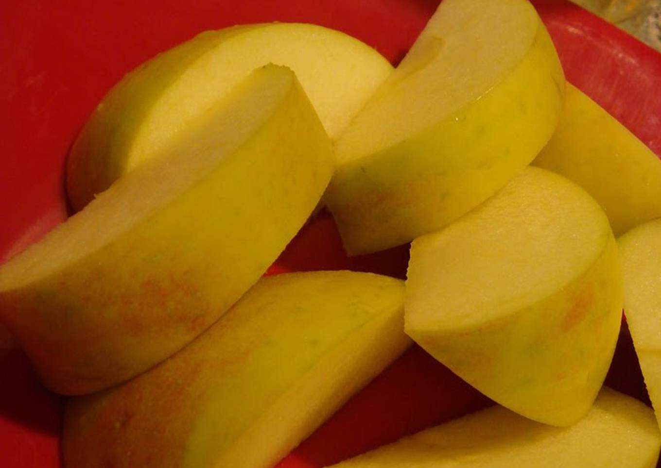 An Easy Way to Cut Apples