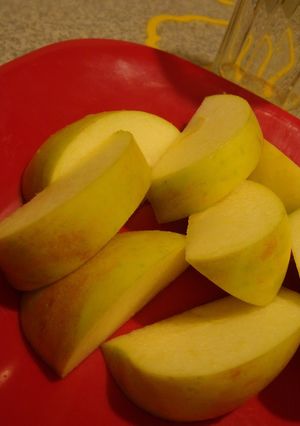 A picture of An Easy Way to Cut Apples.