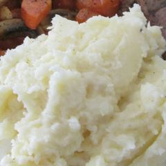 A picture of Creamy and easy mashed potatoes.