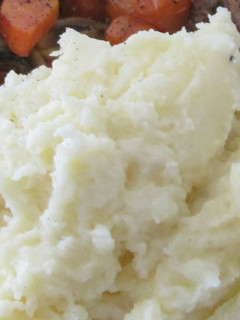 A picture of Creamy and easy mashed potatoes.