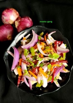 प्याज की सलाद (Pyaz ki salad recipe in hindi) रेसिपी मुख्य फोटो