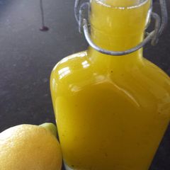 A picture of Lemon vinaigrette.