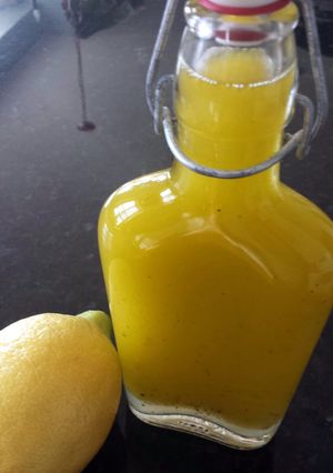 A picture of Lemon vinaigrette.