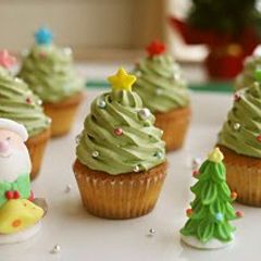 A picture of Easy! Christmas Tree Cupcakes.