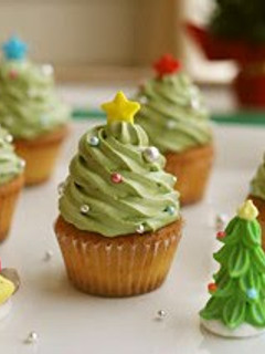 A picture of Easy! Christmas Tree Cupcakes.