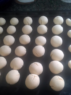 A picture of ghoreibah ( butter cookies).