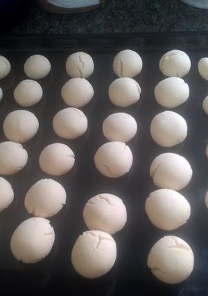 A picture of ghoreibah ( butter cookies).