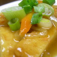 A picture of Satsuma-age with Curry Sauce.