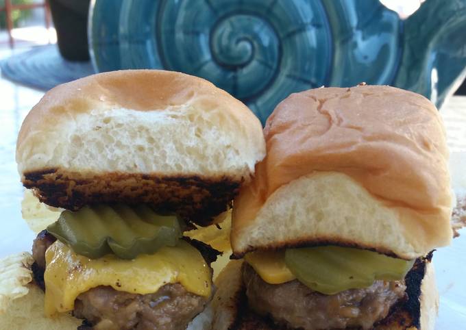 Step-by-Step Guide to Make Ultimate Nessa&#39;s Windy City Sliders