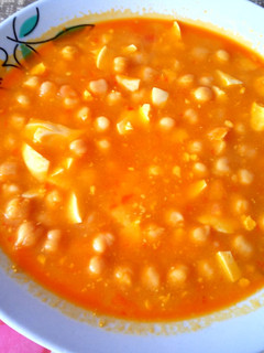 Una foto de Garbanzos guisados con toque de cúrcuma