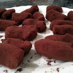 A picture of creamy choc truffles.