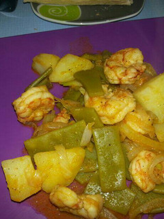 Una foto de Salteado de verduras con langostinos
