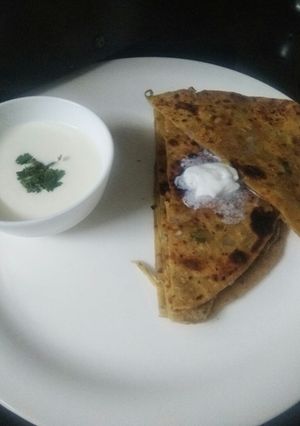 A picture of Dal Paratha.