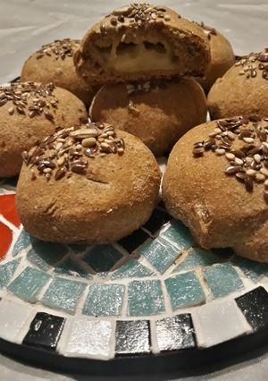 Una foto de Pancitos integrales rellenos! Saborizados con cebolla y orégano