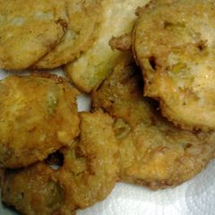 A picture of skunks fried geen tomatoes.