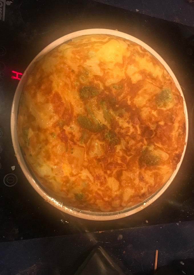 Una foto de Tortilla de Patatas con Pimientos y Atún (con lekue)