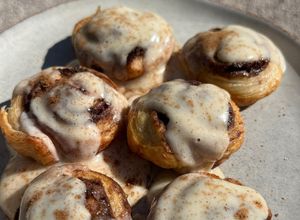Foto principal de Los Cinnamon rolls más fáciles del mundo ¡de hojaldre!