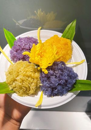 Hình của món Xôi tứ sắc tại nhà.