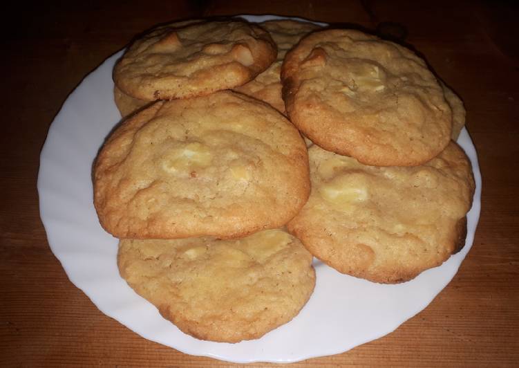 Cookies mit weißer Schokolade und Macadamia