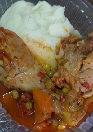 Una foto de Pollo a la Portuguesa con Puré!🇦🇷❤️