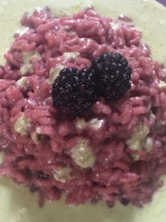 Foto di Risotto alle more su una fonduta di brie, parmigiano e zola