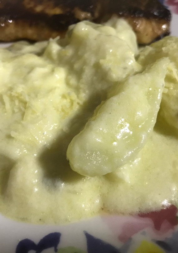 Una foto de Papas con cinco quesos