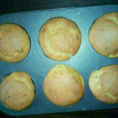 A picture of Vanilla cup cakes.