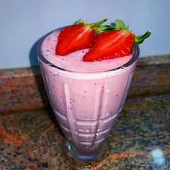 A picture of Mixed fruit smoothie.