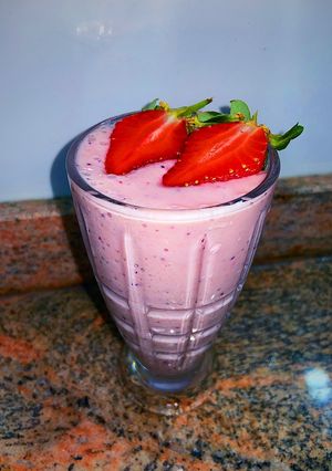 A picture of Mixed fruit smoothie.