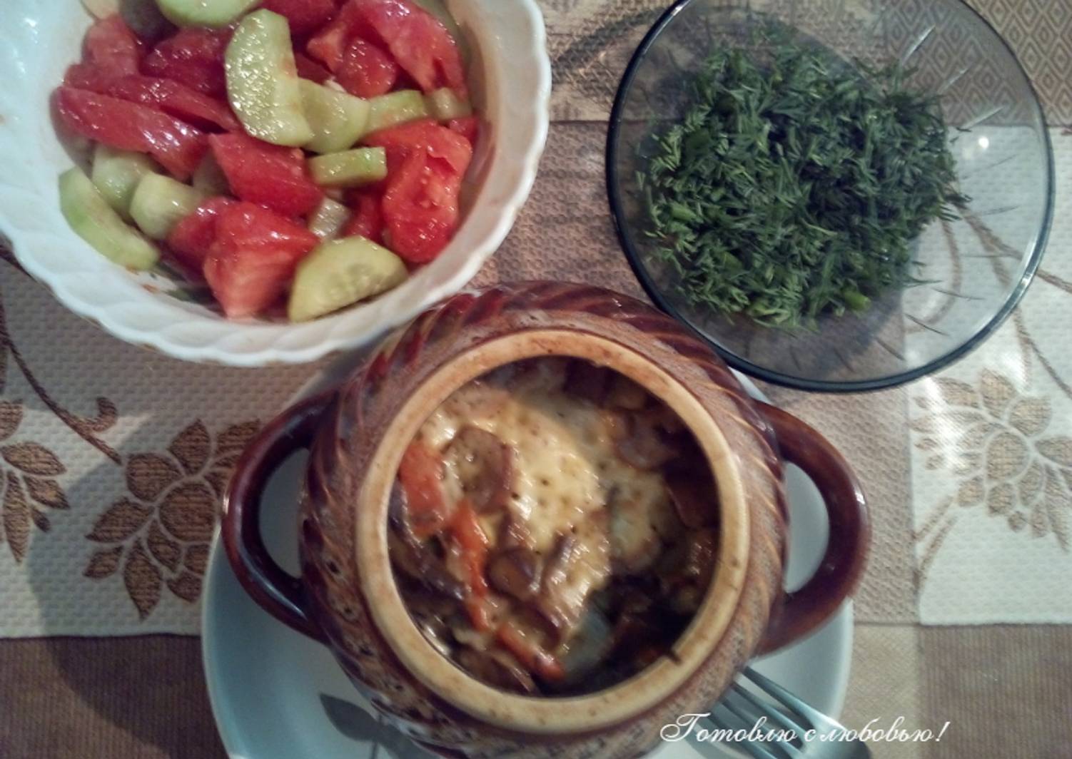 Картошка с курицей в горшочках в духовке