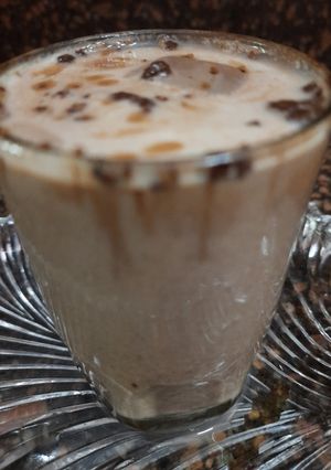 কোল্ড চকলেট মিল্কশেক(cold chocolate milkshake recipe in Bengali) রেসিপির প্রধান ছবি