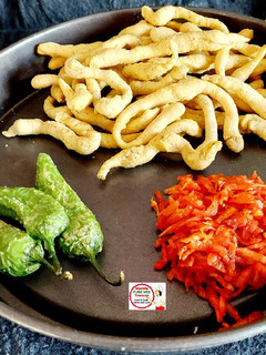 ગુજરાત ફેમસ વણેલા ગાંઠીયા (Gujarat Famous Vanela Ganthiya Recipe In Gujarati) રેસીપી મુખ્ય ફોટો