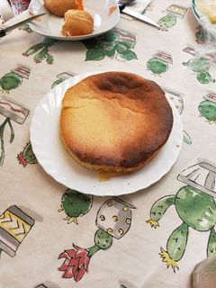 Una foto de Tarta de queso y piña colada