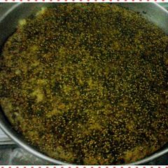 A picture of bread za'atar arabic food.