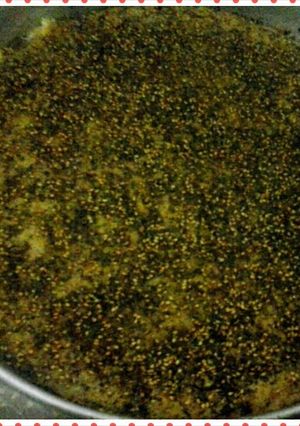 A picture of bread za'atar arabic food.