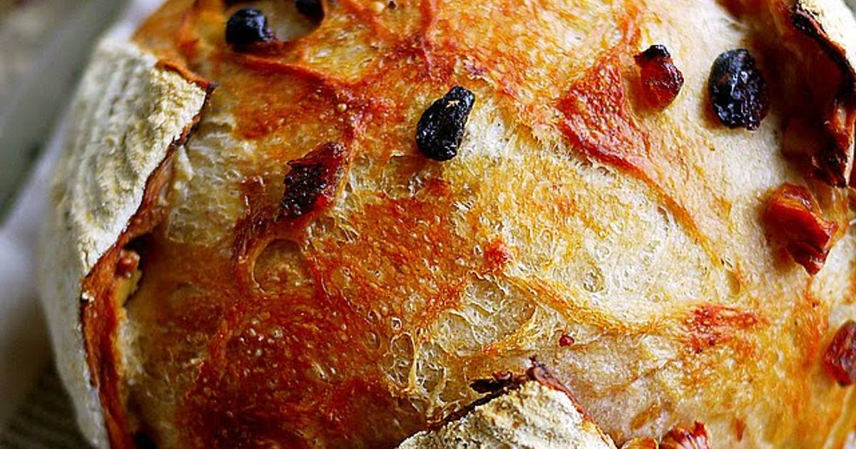Walnut and Dried Fruit Bread with Rye Flour Kneaded In a Bread Machine