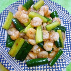 A picture of Chinese-style Shrimp and Cucumber Salt Stir-Fry.