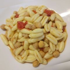 A picture of Cavatelli e ceci.