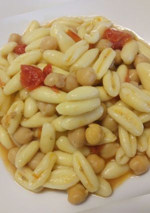 A picture of Cavatelli e ceci.