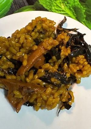 Una foto de Arroz con Níscalo y Trompetas de la muerte en olla GM
