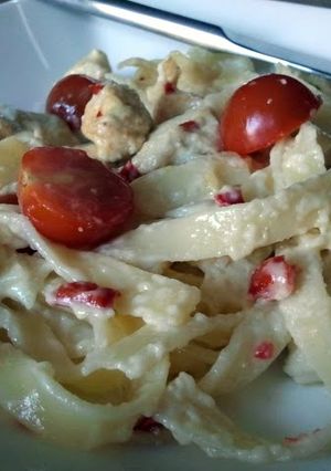 A picture of Tagliatelle del Formaggi with chicken.