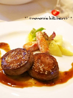 A picture of Steak Sauce with Shallots and Wine.