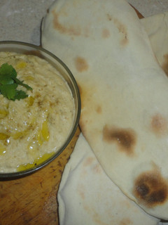 A picture of Hummus and pita bread.